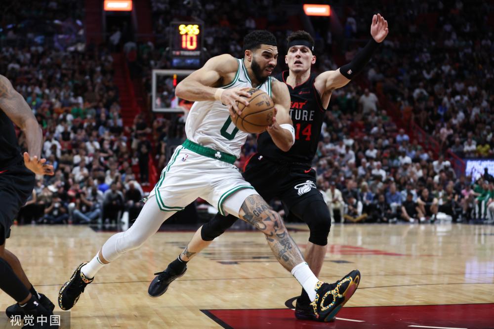 疑是一个巨 疑是一个巨