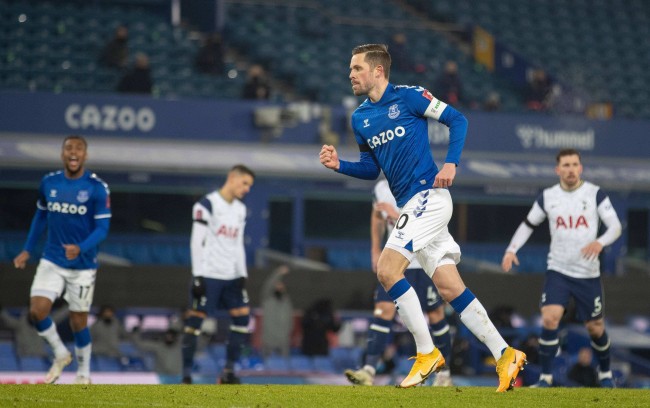 场上继续驰 场上继续驰